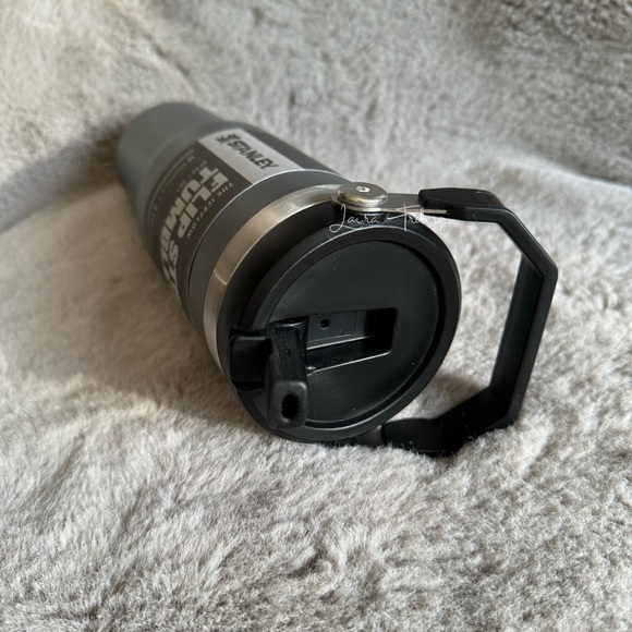 Stanley IceFlow Flip Straw Tumbler - Charcoal - Picture 4 of 6